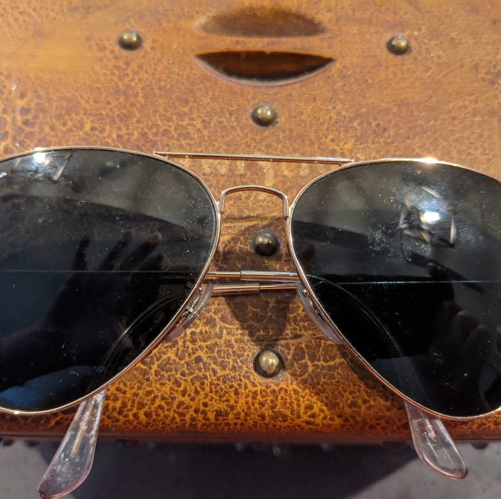 Ray Ban Aviators - Picture 2 of 4